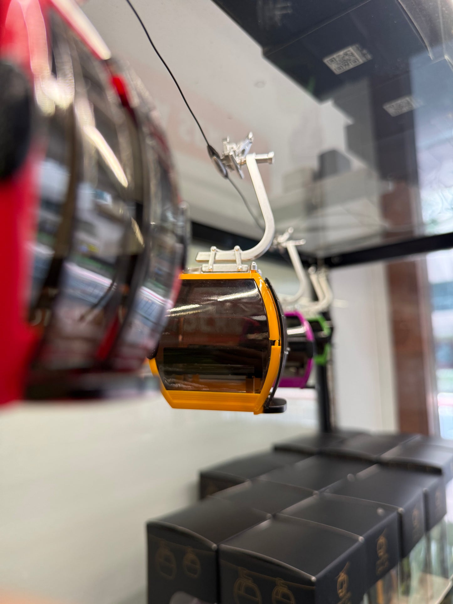 (SENTOSA) CABLE CAR MODEL (ASSORTED COLOURS)